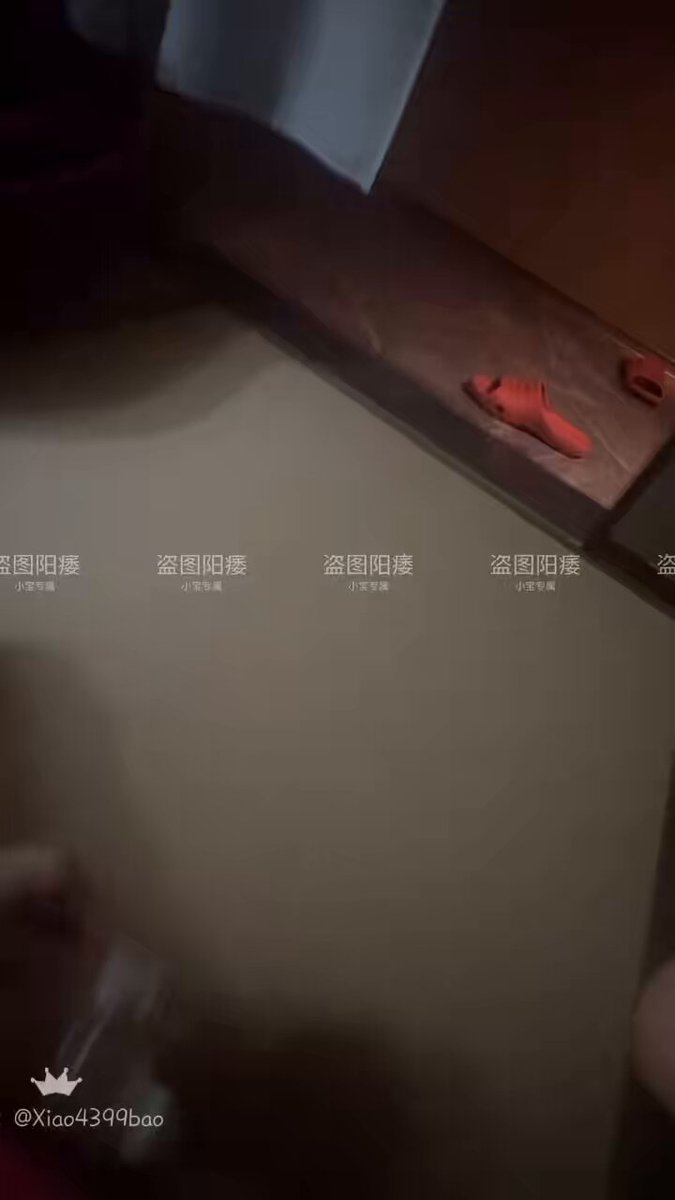 洗浴中心只要有人路过就能看见自慰小狗（补）
#露出 #母狗 

@luchu888 
@luchu777 https://t.co/s4GZJPWs8G