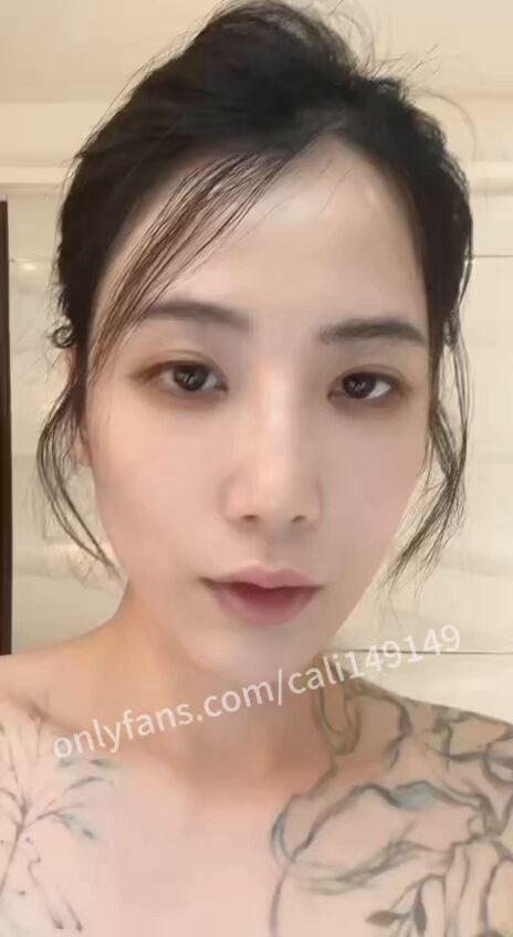 在幹嘛？要不要看我洗澡？
https://t.co/LJkrWcVYdX https://t.co/W2fiFrCrgq