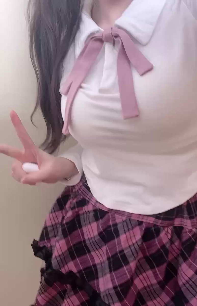 你们猜我刚干嘛的？😌😌😌，猜对给你们看过程嘿嘿··☺️ https://t.co/OLNyECbMWT