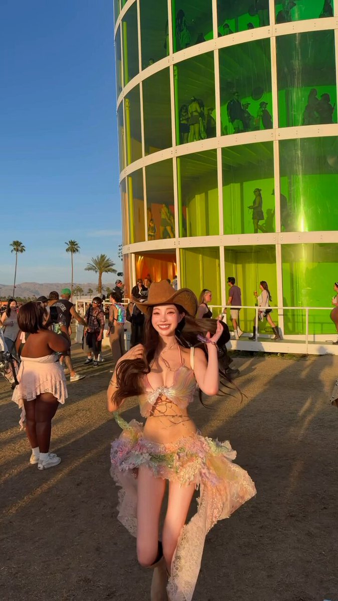 My first coachelaaaaa❤️‍🔥🎡 https://t.co/eRwzMkN4Uf