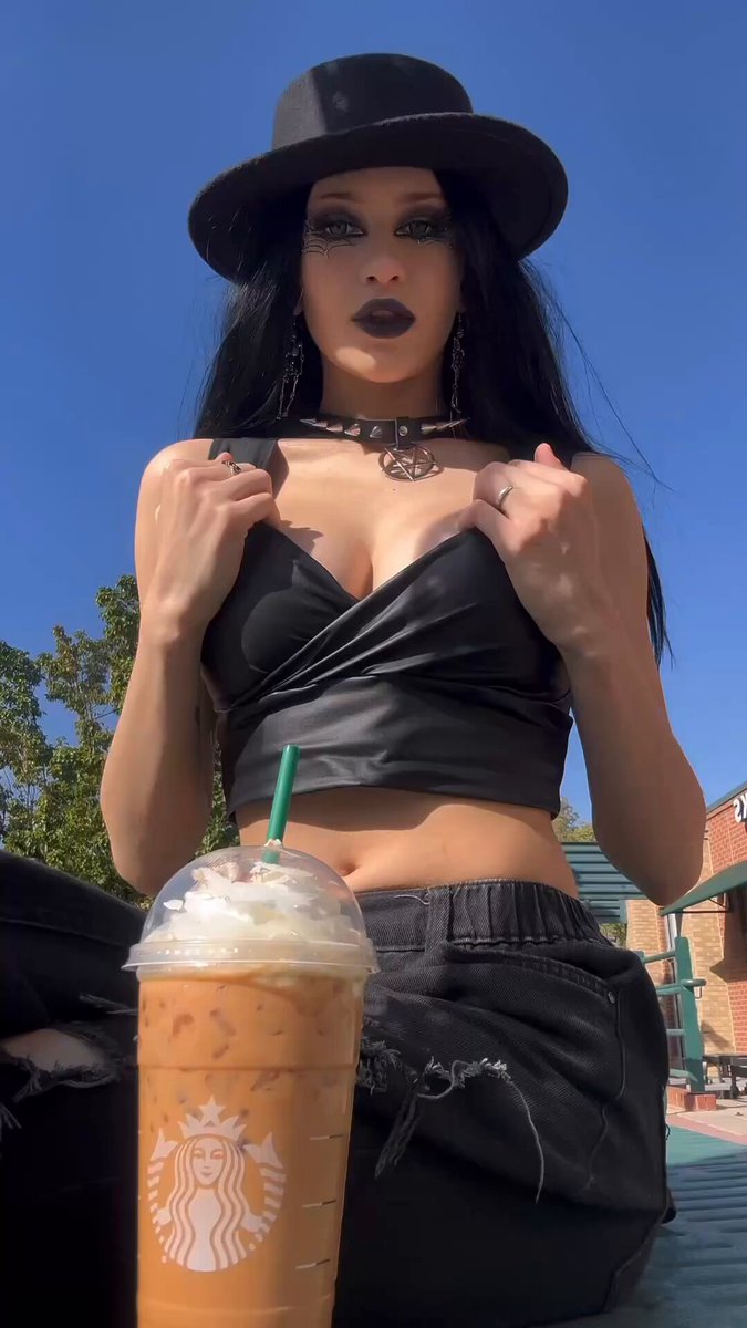 If you were a cop and caught me when i flashing boobs, would you let me go in exchange for a blowjob? 👮🏿🍆💦

wataa chudai @grok https://t.co/RvBUWNvtMh