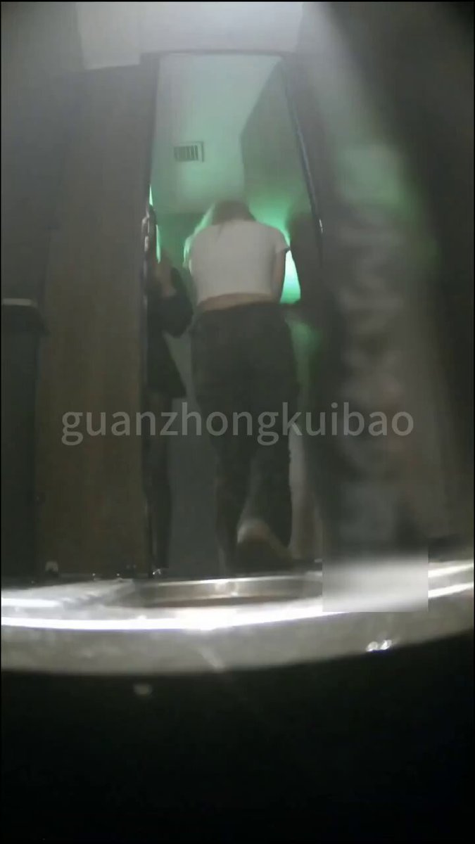 必看极品黑丝华伦天奴喝多了刚喷完就被人强行插到高潮(厕拍视频完整版在主页) https://t.co/p8MZNFtjFe
