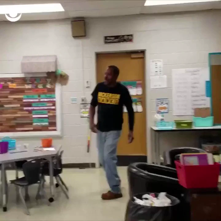 Making people's day unforgettable

1. This kindergarten class learned to sing "Happy Birthday" in sign language for their beloved custodian, who cannot hear
https://t.co/O6YTDKeLAD