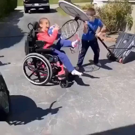 This beautiful princess is total LEGEND 💪

No excuses, just results!

 https://t.co/PESBazsEJE