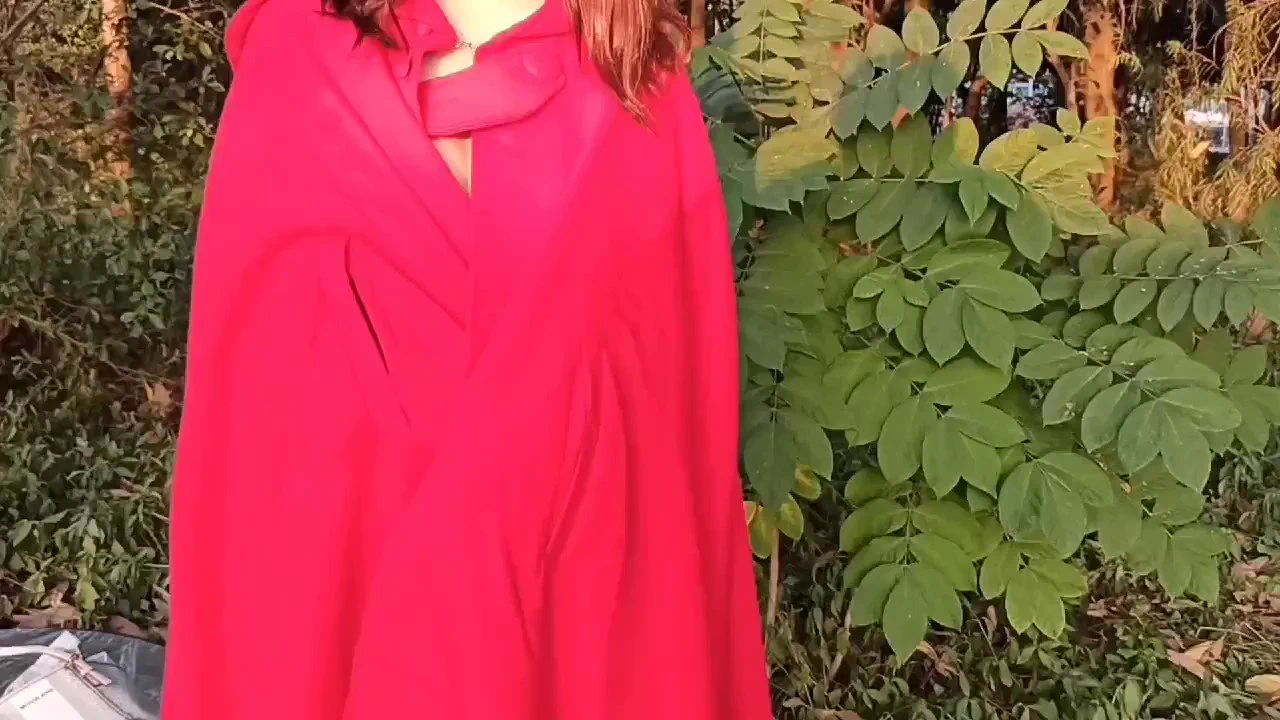 斗篷下面有什么👅👅 https://t.co/4WRHSxPPzN