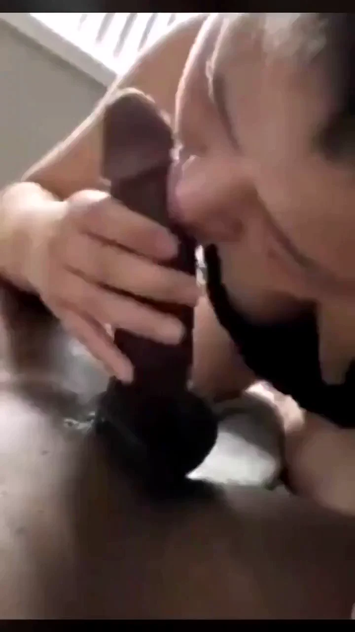 当你终于成为媚黑王八，看着曾经山盟海誓，费尽千辛万苦娶进家门的娇妻，趴坐在黑爹粗壮的黑鸡巴之上，龟头抵进子宫，你内心的激动、羞耻、后悔、难过、兴奋、痛苦，亦甜亦苦的滋味让你欲罢不能，妻子的翘臀每扭送一下，白浆从骚穴流到大腿，你都在心里骂她一遍婊子，可你又是那么的爱她！ https://t.co/WFUATDrcVh