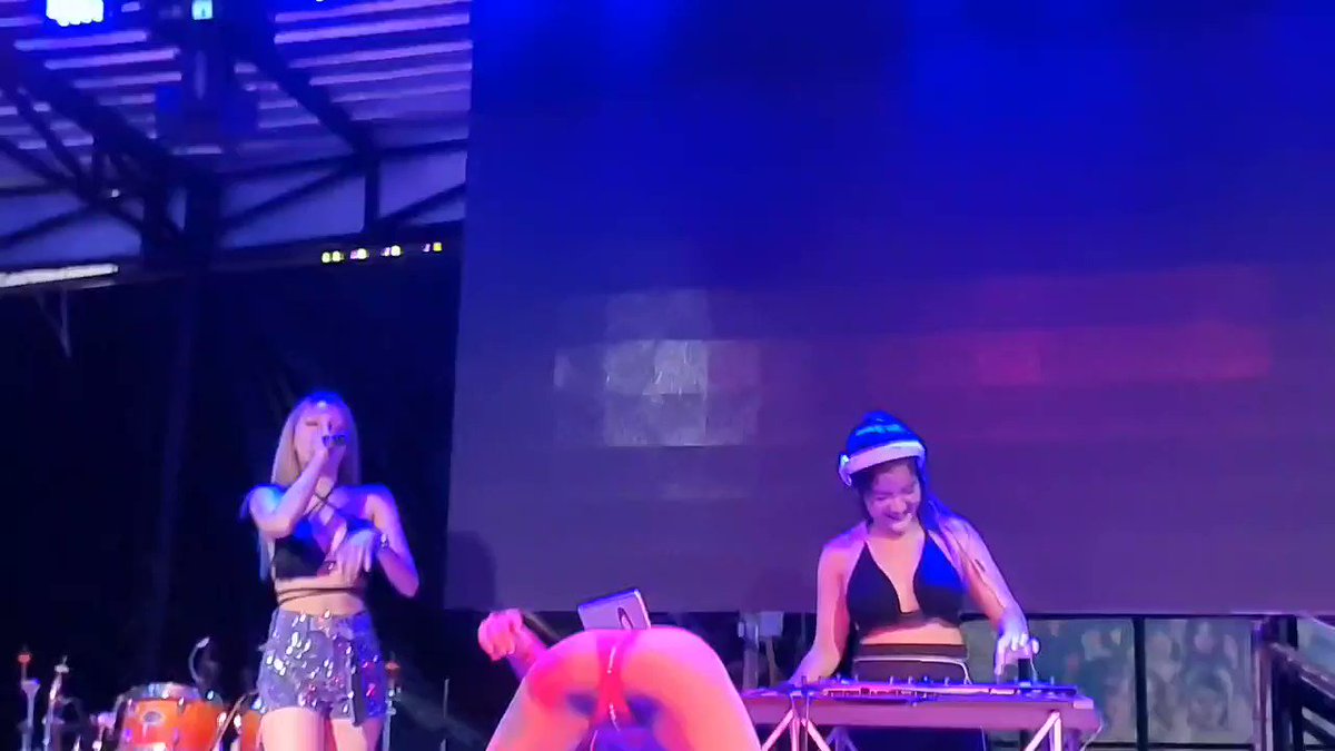 หนักนมอยู่นะ🤣
ติดต่องานงานโชว์ตัว Line: emaraiwa(ผจก.)
ติดตามชิวิตผลงานและดูแลไฟสดแซ่บๆ
ลิ้งในคอมเม้นจ้าา👉 https://t.co/Dv1RhNUdQo