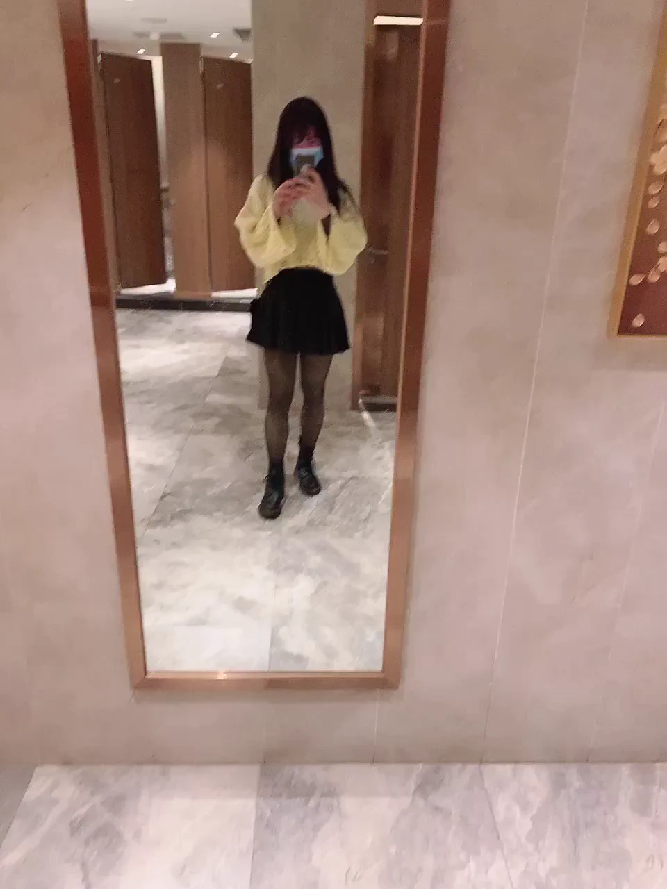 一个人在商场里溜达，然后……掀了小裙子…羞耻感爆棚…#女装子 #伪娘 #crossdress https://t.co/VwnQhblh9v