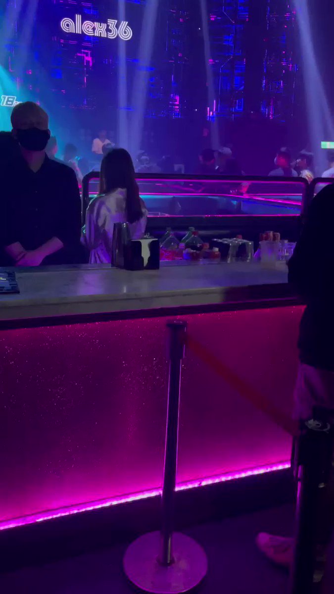 沒人❓ https://t.co/SA7evtZWIJ