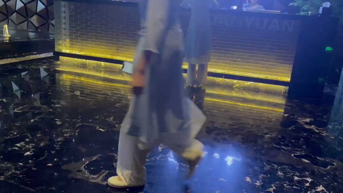 还要等，一会打算把另外绿主叫来看看我老婆，毕竟我都被他调教过2次了，他给没操过见过我老婆，哈哈 https://t.co/kWv298orve