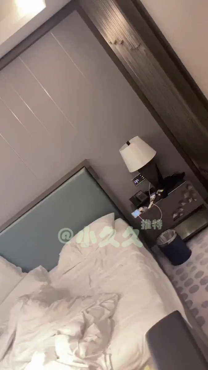 大白天露不露？露不露？在线等 https://t.co/KAhpyjFZe6