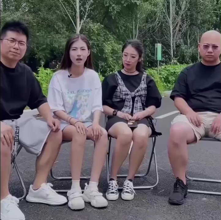 相对于其他地域来说很喜欢东北大妞：当她用东北土话说“袜子”那种若无其事的时侯💦💦 https://t.co/PXmMBk5c6b