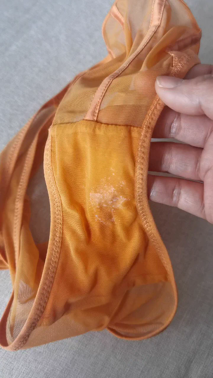 这是我原味三角裤，味道超级骚，有没有人要啊？ https://t.co/fLFuciDByi