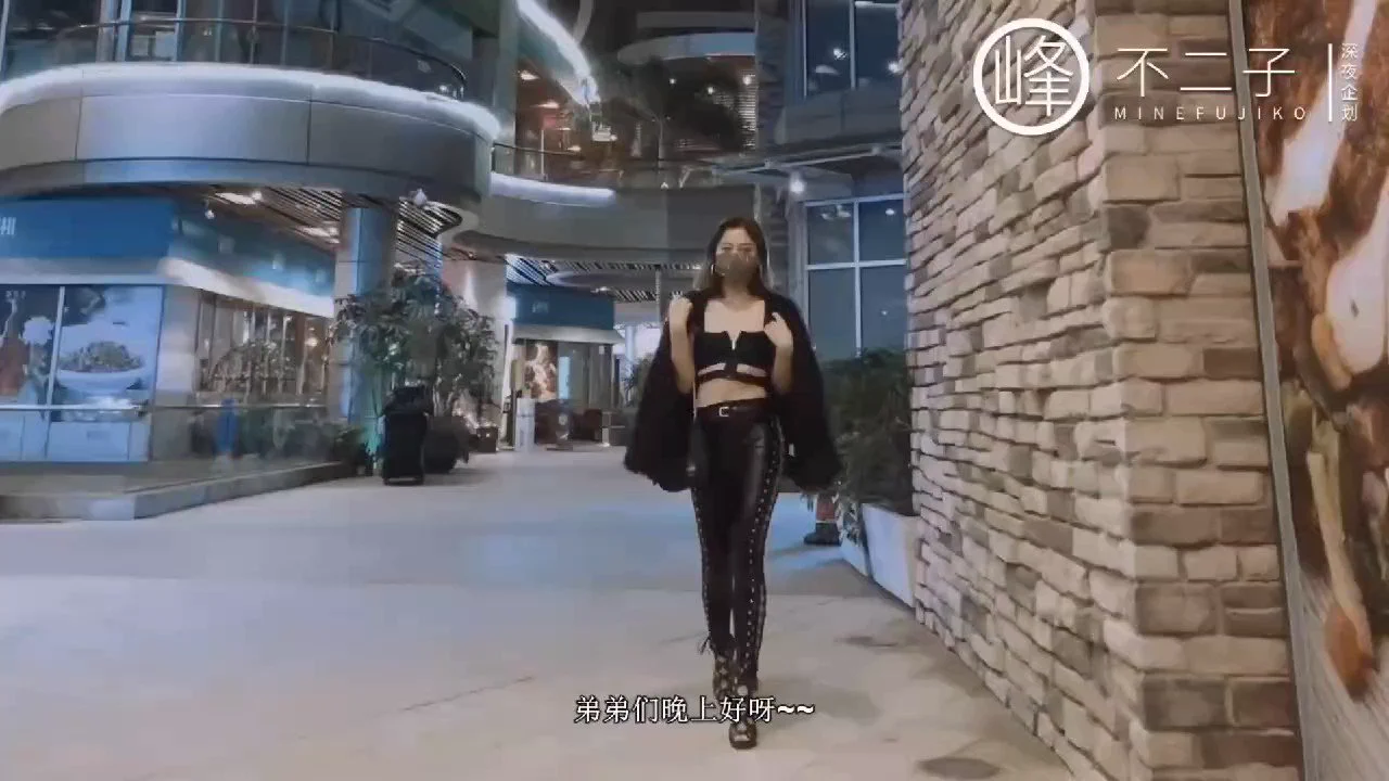 《酒吧露出游戏×3P解禁》视频预告来咯~✌深夜酒吧极限人前露出，两个好色弟弟灌完上面想灌下面😠双枪？哼！你们以为姐姐吃素的吗，这就想征服我？咦❓❗鸡巴怎么一颤一颤，别射里面啊喂~😖投稿:@Fengsiyuan @CPcoupling 感谢~#露出 #人前露出 #极限露出 #御姐 #反差婊 #3p #淫荡 #福利姬 https://t.co/2f1VITzIYX