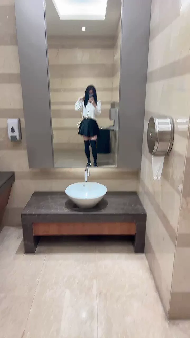 大腿袜一直掉怎么办？有人来帮我提上去一下吗？ https://t.co/H1E1kS2k3c