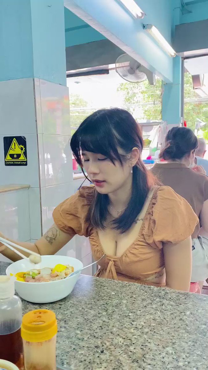 เย็นตาโฟที่ว่าเผ็ด ก็ยังเด็ดสู้เธอไม่ได้>< #ถ่ายงานค่า 🥰 https://t.co/xZyN2ZdTvv