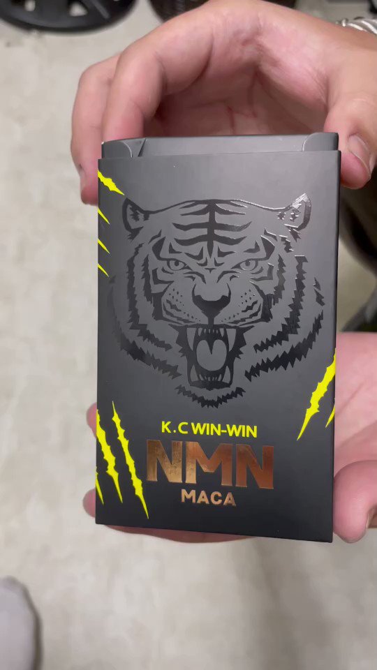 昨天的台中行順便幫
 @xo_xo420 @krisfxxk_77 的家畫結界
在畫到詩的房間時在他的床頭看到一團黑影
一問才知道他睡覺時睡不好還被鬼壓床了2.3次
處理完後本來說要去逛逛的詩
就直接一路給我好睡到他上班前呦☺️
阿幹我去台中哪裡都沒去就又回家了喔
真的很棒欸👍🏻
-
對了我的馬卡到了
你各位請等我反饋 https://t.co/615p4Ncjjk