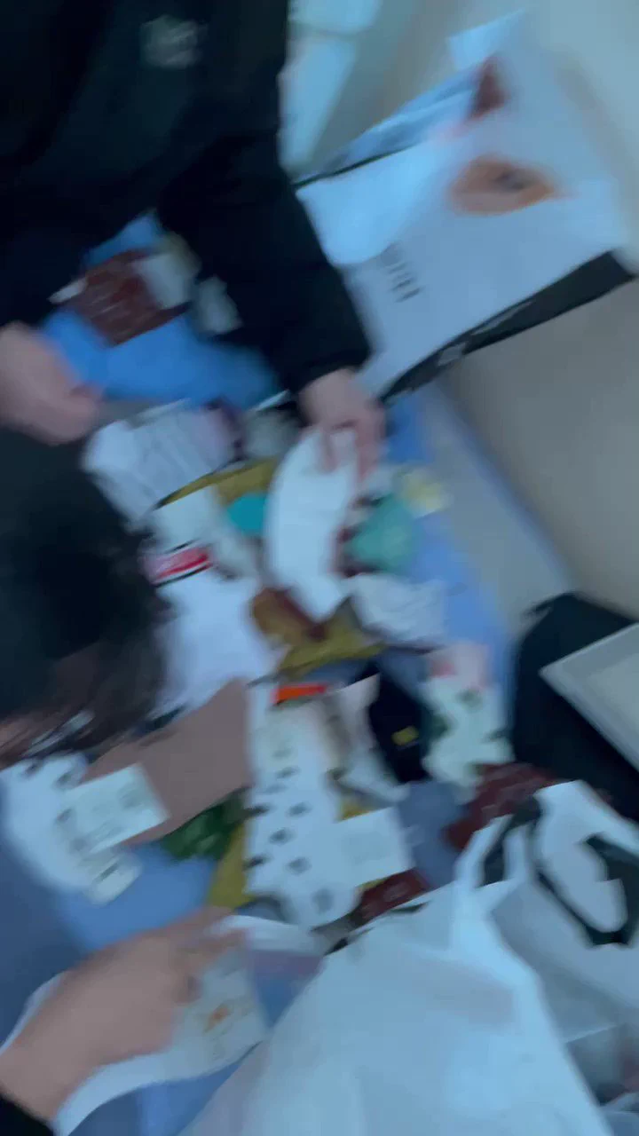 一个女孩只有一双脚，一个月只有30天。一个专业卖原味的女生。一个月可以穿几双？这也是我只能去寝室收袜的原因。 https://t.co/fJYQidZdik