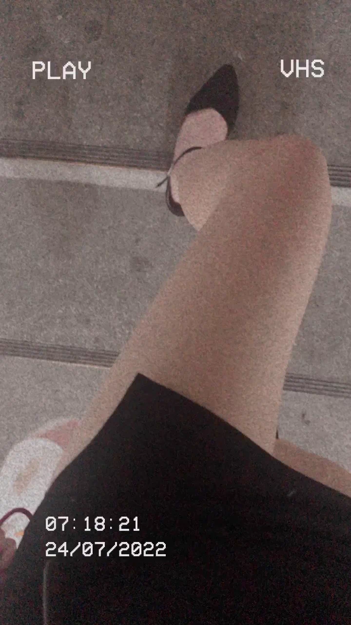 到家了🥵我要來想一下10W感言🤣 https://t.co/8RLezpMDX4