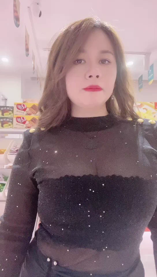 在店里自嗨，奔跑吧吃客零食欢迎你，深圳宝安沙井万科翡丽郡十号牛扒旁边 #付丽娟 #巨乳 #肥臀 https://t.co/KLIy4AksHp