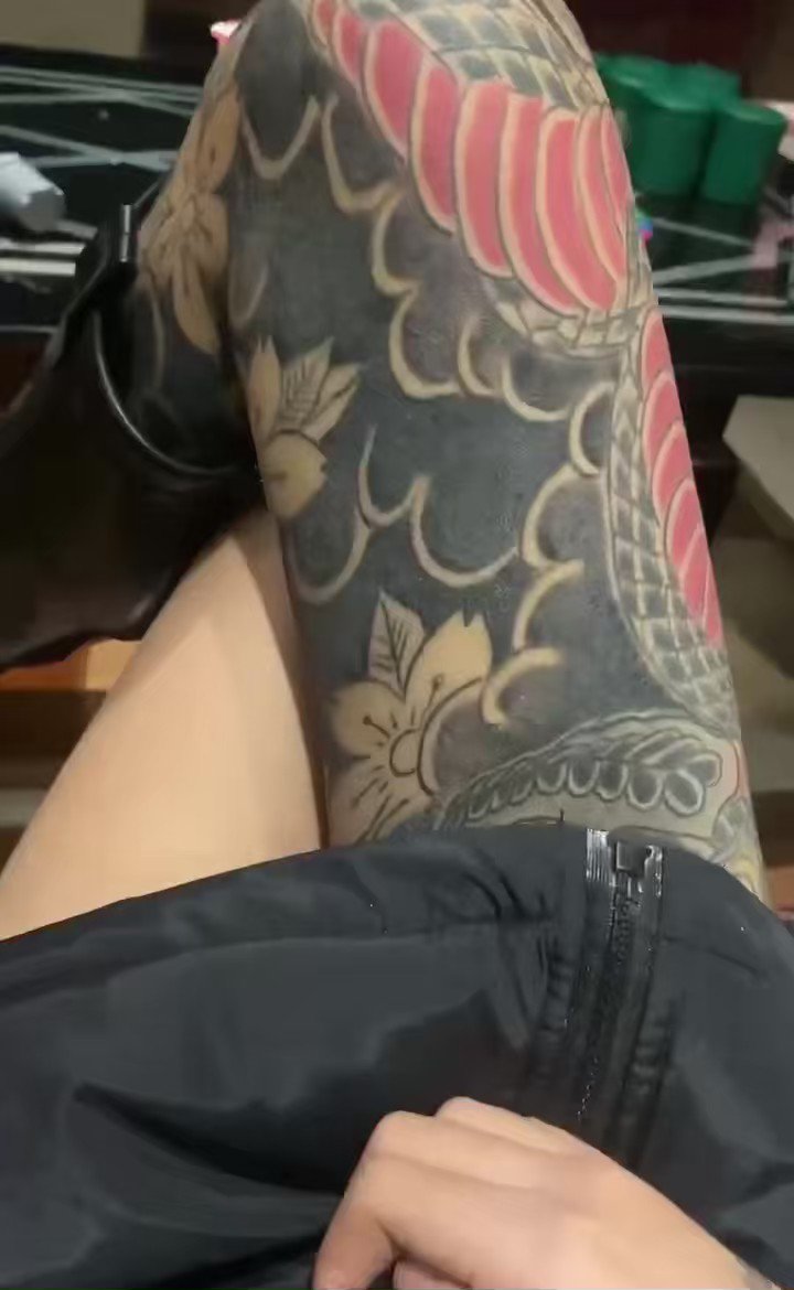 刚刚高贵精神亲妈给我发这段视频说要去工作上台了，让我自己看着照片和视频继续吐钱，等她陪完酒回来钱要是比客人小费两倍少就把我删了。

#精神小妹 #早泄 #atm奴 #女性崇拜 #无脑上供 #自毁 #绿帽 #脚奴 #足控 #冤种 #贱狗 #辱骂 #盯射 #脚奴 #舔狗 #反差 #榨精 #洗脑 #奴下奴 #白给 #绿帽奴 #吐钱 https://t.co/9Y70Zab1RU