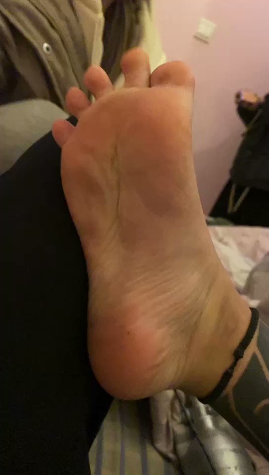 凌晨看记录看的控制不住了，小额被精神亲妈榨最后一共吐了500,晚上来发聊天记录。和其他视频和照片。

#精神小妹 #早泄 #atm奴 #女性崇拜 #无脑上供 #自毁 #绿帽 #脚奴 #足控 #素人开发 #冤种 #贱狗 #辱骂 #盯射 #脚奴 #舔狗 #反差 #榨精 #洗脑 #奴下奴 #白给 #傻逼 https://t.co/DPaiJ1qFed