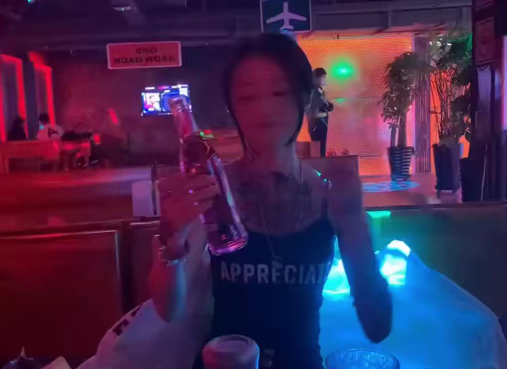 精神亲妈在我面前这么高贵，只能吐钱看脚后跟，被骂。
在别人面前讨好整瓶陪酒被把小费塞进胸里，还要说谢谢老板。

#精神小妹 #早泄 #atm奴 #女性崇拜 #无脑上供 #自毁 #绿帽 #脚奴 #足控 #素人开发 #原味 #冤种 #贱狗 #辱骂 #盯射 #脚奴 #舔狗 #反差 #榨精 #洗脑 #奴下奴 #白给 #太妹 https://t.co/8DgfhmNOdC