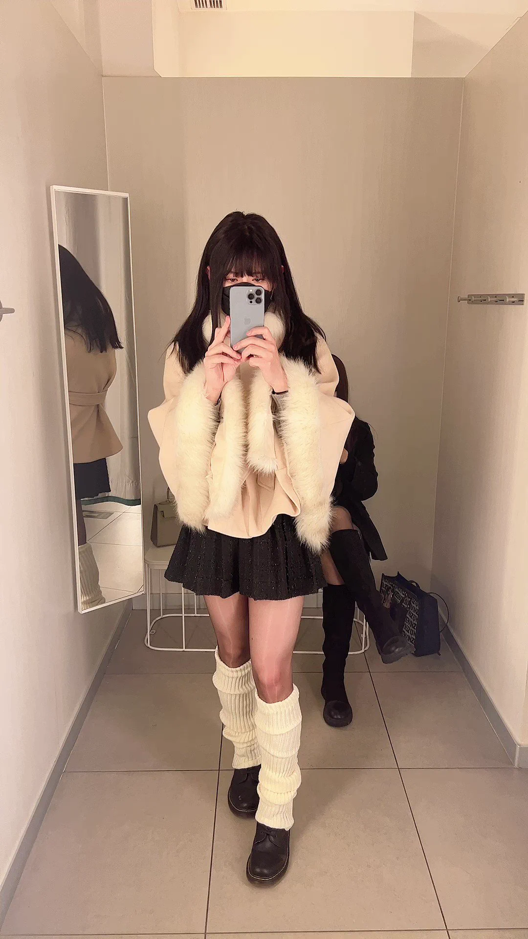 HM的更衣室大到什么都可以做呢，你说是不是@yzhto1what a huge changing room that we can do anything here. watch more in onlyfans https://t.co/B2F9rBzX8D