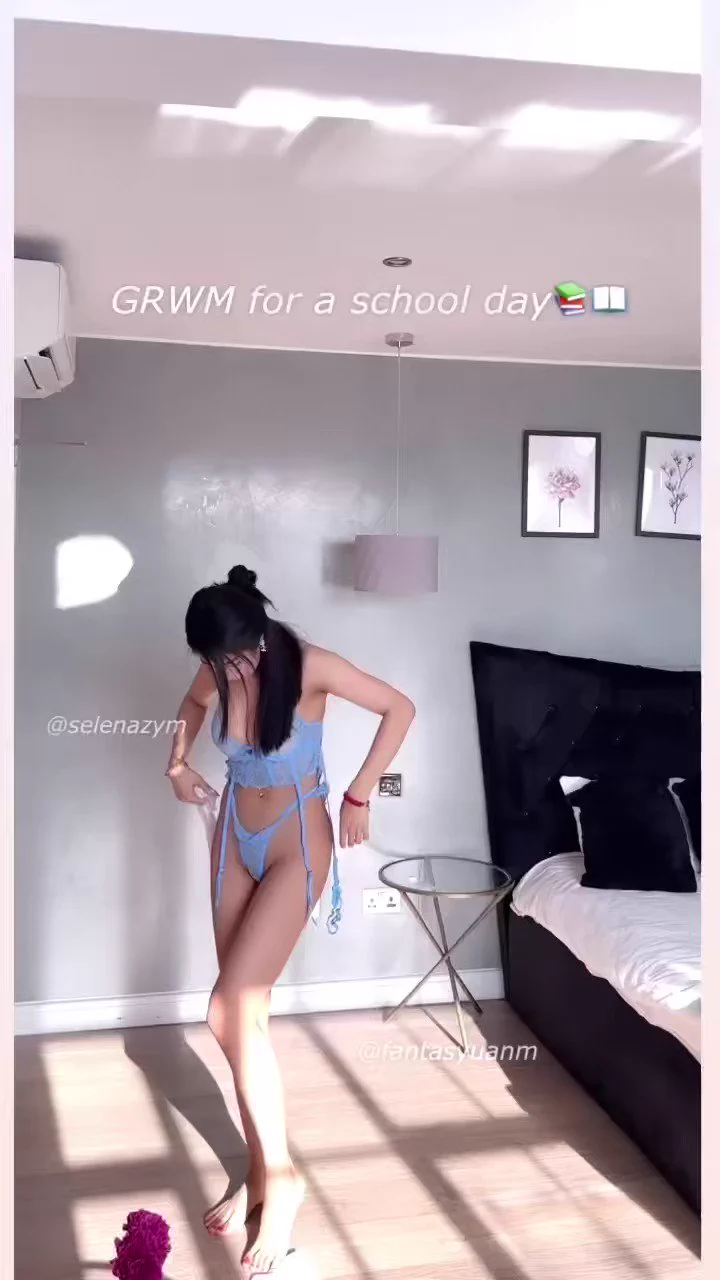 坐你前排的大三学姐今天上课穿了什么😳📚📖： https://t.co/hrVWFpWhYS