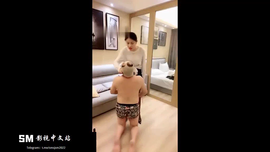 @boborouwan 你朋友可算找对地方了，看这个社会姐怎么玩的 https://t.co/WhqzaA5msH