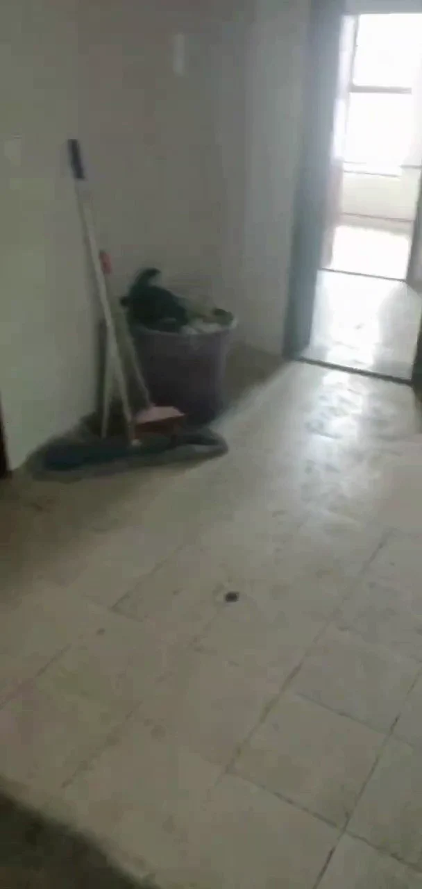 定制视频：去男厕所zw，高级社死现场，老师的日常生活是枯燥且乏味的，唯一的乐趣就是准备点黄金圣水和臭袜子给你们快乐 #定制视频 #原味袜子 #原味棉袜 #原味内内 #臭袜子 #黄金圣水 #口嚼 #白袜 #黄金面包 #脚踩食物 #棉袜臭脚 #重口味 https://t.co/37trwyaWi3