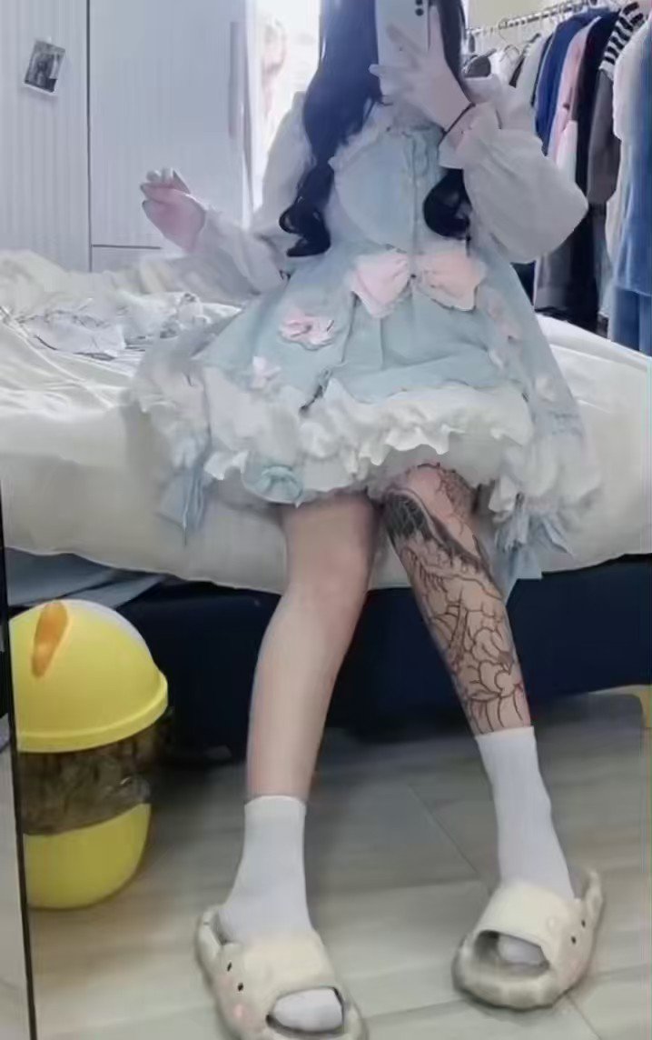 大鸡巴男人看见亲妈这么可爱的一面肯定会把她按倒操死。
至于傻逼就别幻想了，只能死死盯着纹身，脏拖鞋和酸臭白袜上贡自慰。

#精神小妹 #早泄 #atm奴 #女性崇拜 #无脑上供 #自毁 #绿帽 #脚奴 #足控 #素人开发 #冤种 #贱狗 #辱骂  #脚奴 #舔狗 #反差 #榨精 #洗脑 #奴下奴 #傻逼 https://t.co/7PVpIs28DE