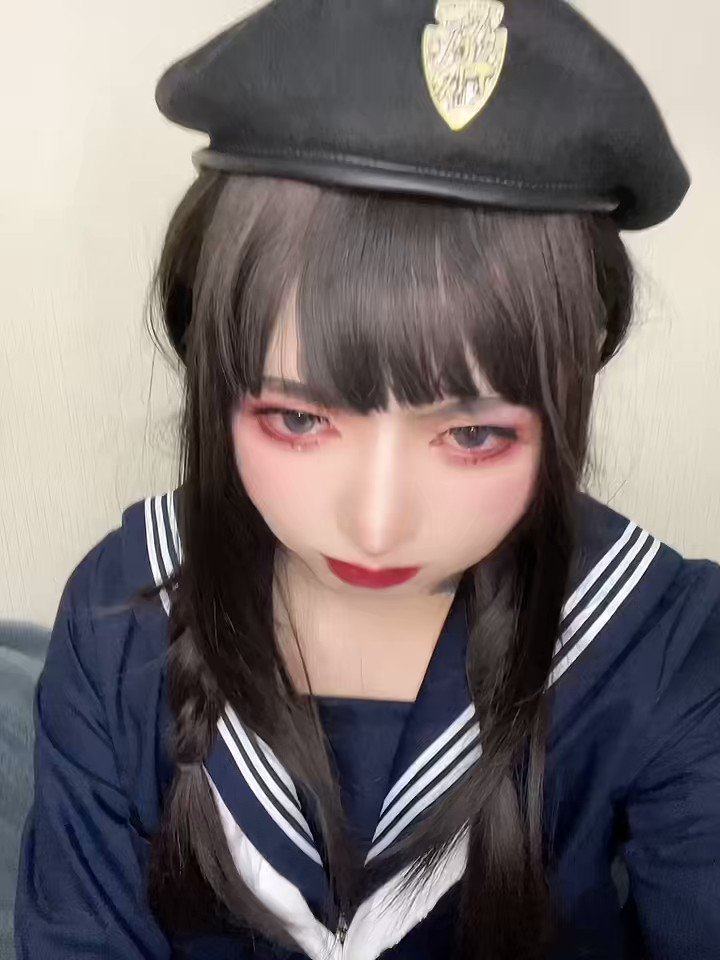 “你知道你有多恶心吗？我对你竖了三个中指”
“三个？”
“还有一个在下面”

#伪娘 #女装子 #男の娘 #crossdresser #sissy #cd https://t.co/sPf9vSboyy