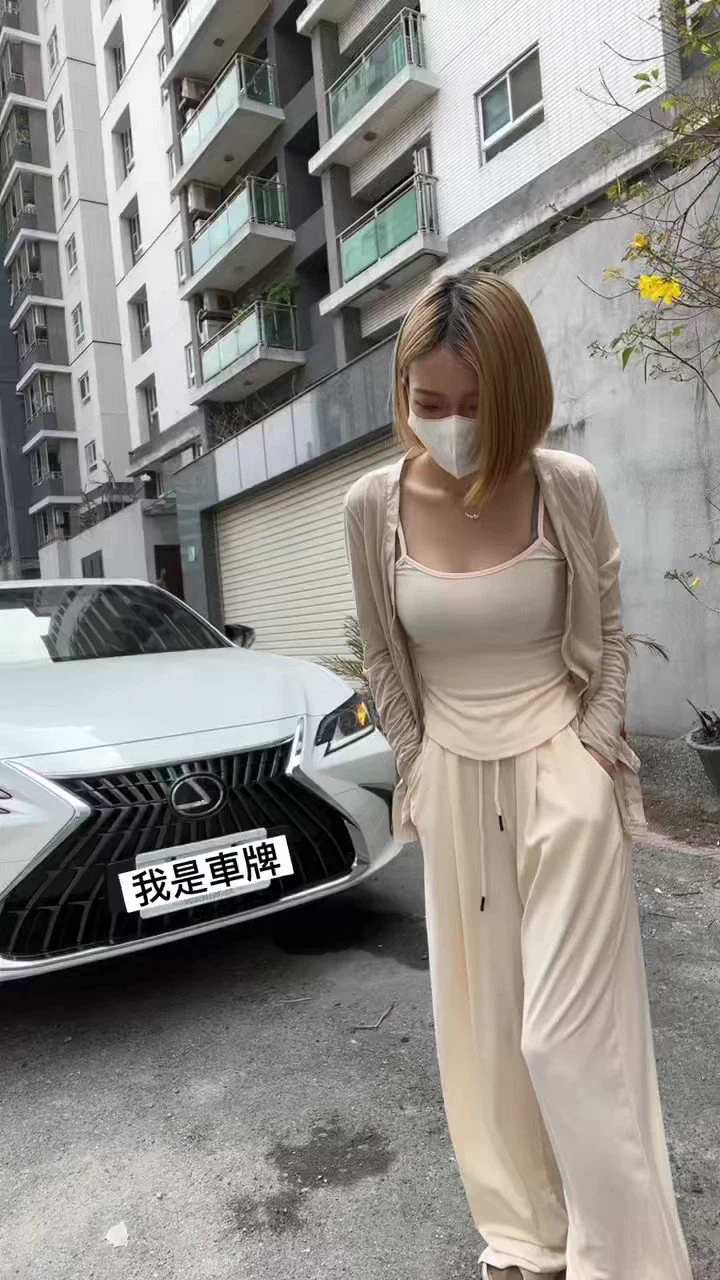 分享一下社死的感覺…和路過的兩個小朋友對到眼的瞬間我看到他們笑得非常開心眼神像極了看到動物的快樂#社死瞬間 https://t.co/r3pKRARCQs