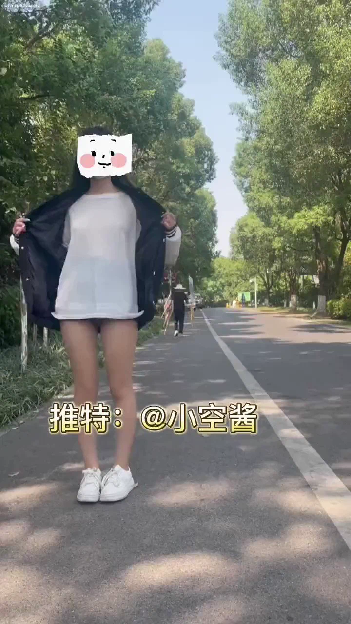 大马路换个衣服#美乳 #反差女 #露出 #户外露出@wsdsbs @hutuiaitewo @woshuaibao@tbzt3623 @wqganenshi_ https://t.co/P75LtjRhAs