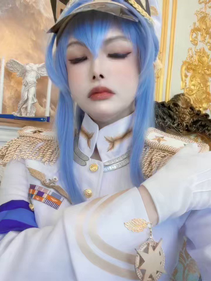 不愧是cos服，我这种屌丝穿起来也这么好看。 https://t.co/LpXpzjeuzf