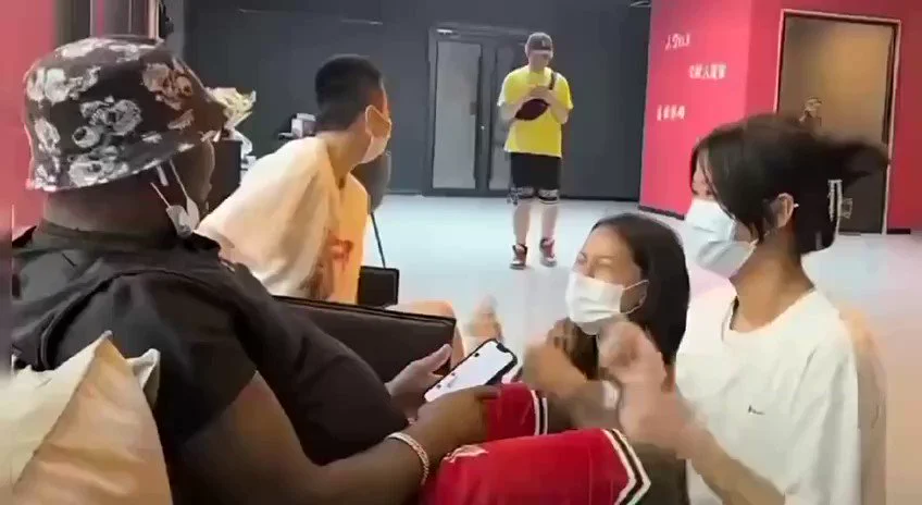 黑人的地位在国女心中是毋庸置疑的祖宗，能把她们送上高潮 插到尖叫哭泣的。即便金钱也取代不了。懂的吧，媚黑俱乐部 ；https://t.co/CoXxgisKmQ#bbc #媚黑女 #媚外 #荡妇 #母狗 #留学生 #交合处 #QOS #媚黑 #婊子 #黑人 https://t.co/bkKUhimsMf