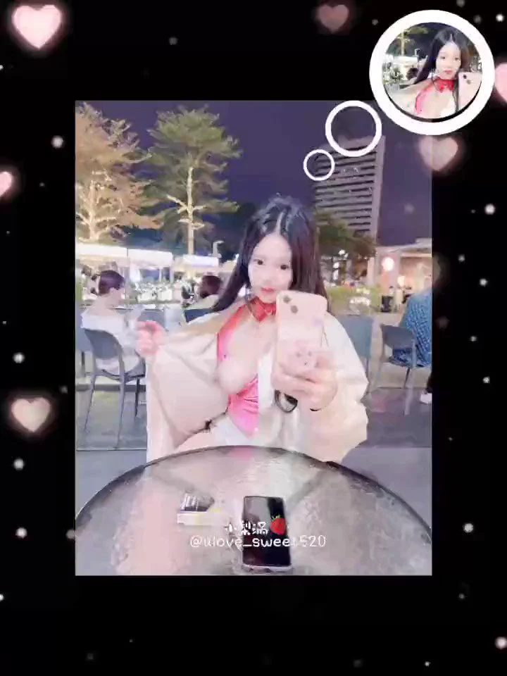 现在真的是越来越放飞自我啦，哪怕是便利店门口坐一下，也会想露出奶子，给小哥哥们看！🙈@CPorgyUniverse @cporgyuniverseR @HotMediaLuckLot https://t.co/B8gFdb5ghM