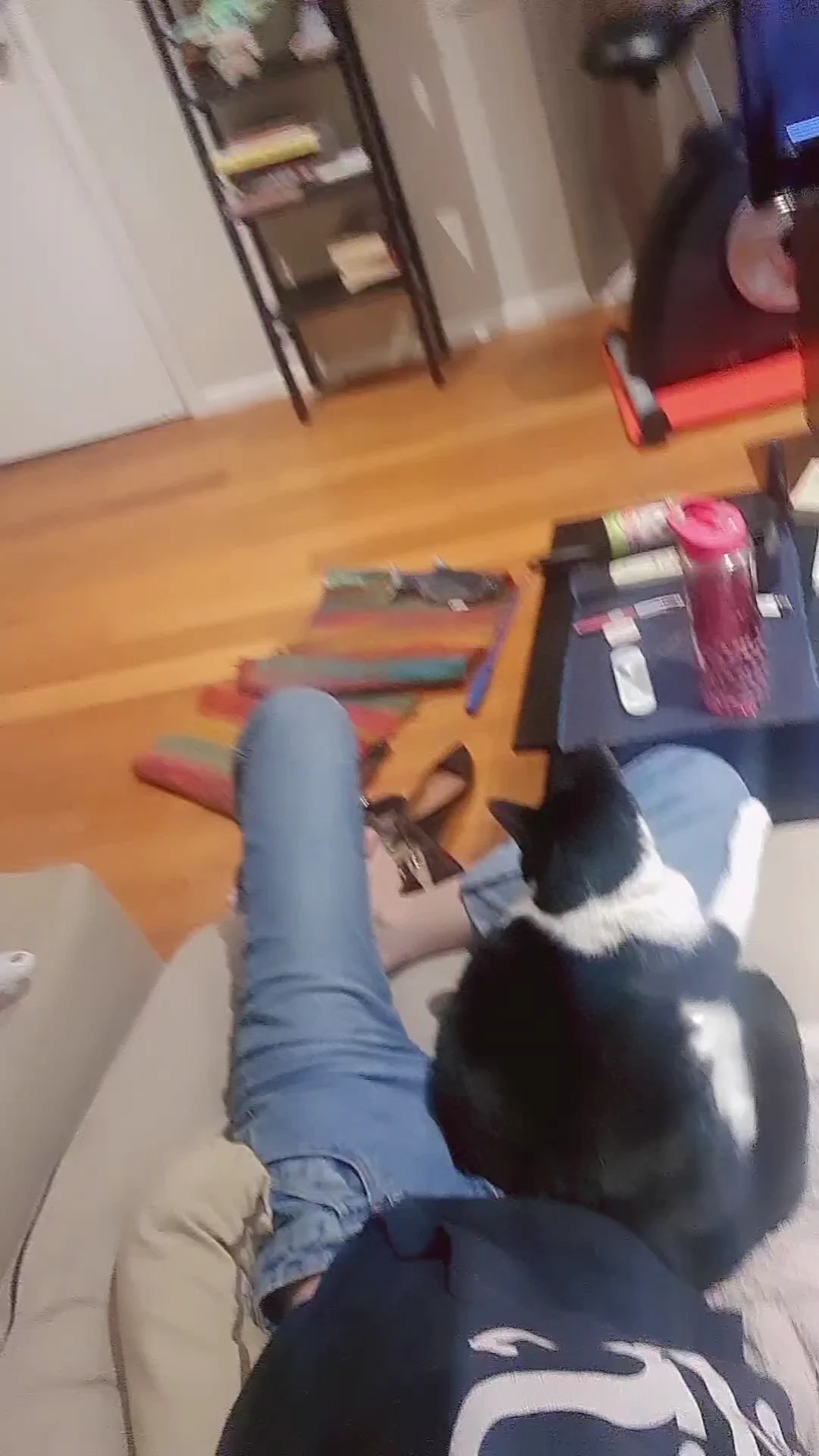 Trying to stay warm with my cat  in Melbourne  🐈‍⬛ 🥶 https://t.co/7xLLM4wUxI