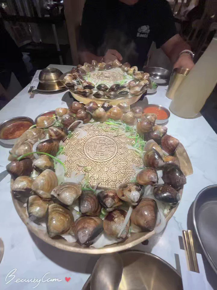 放假🏖跟老公來場小約會好幾年沒來吃它了，就是這個鍋爆盤蛤蜊😋 https://t.co/5WOQDLpafP