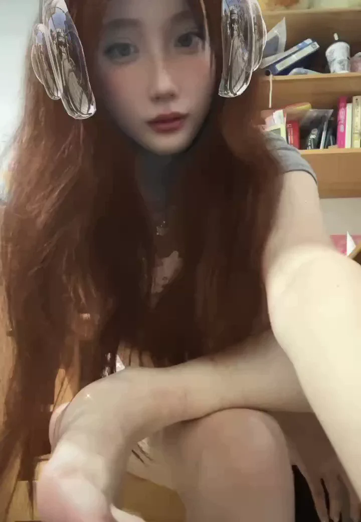 看着女神的脚底又开始精虫上脑是吧？ 像你这种废物，就只能🔒着鸡巴，被女神当做提款工具~ #atm奴 #贡奴 #绿帽 #上贡 #压榨 #女性崇拜 #女s #榨金 #胁迫 #胁迫奴 #账单奴 #报销奴 #提款机 #吸金 #恋足 #findom @PrinceVicFeet https://t.co/r7CD38kl2v