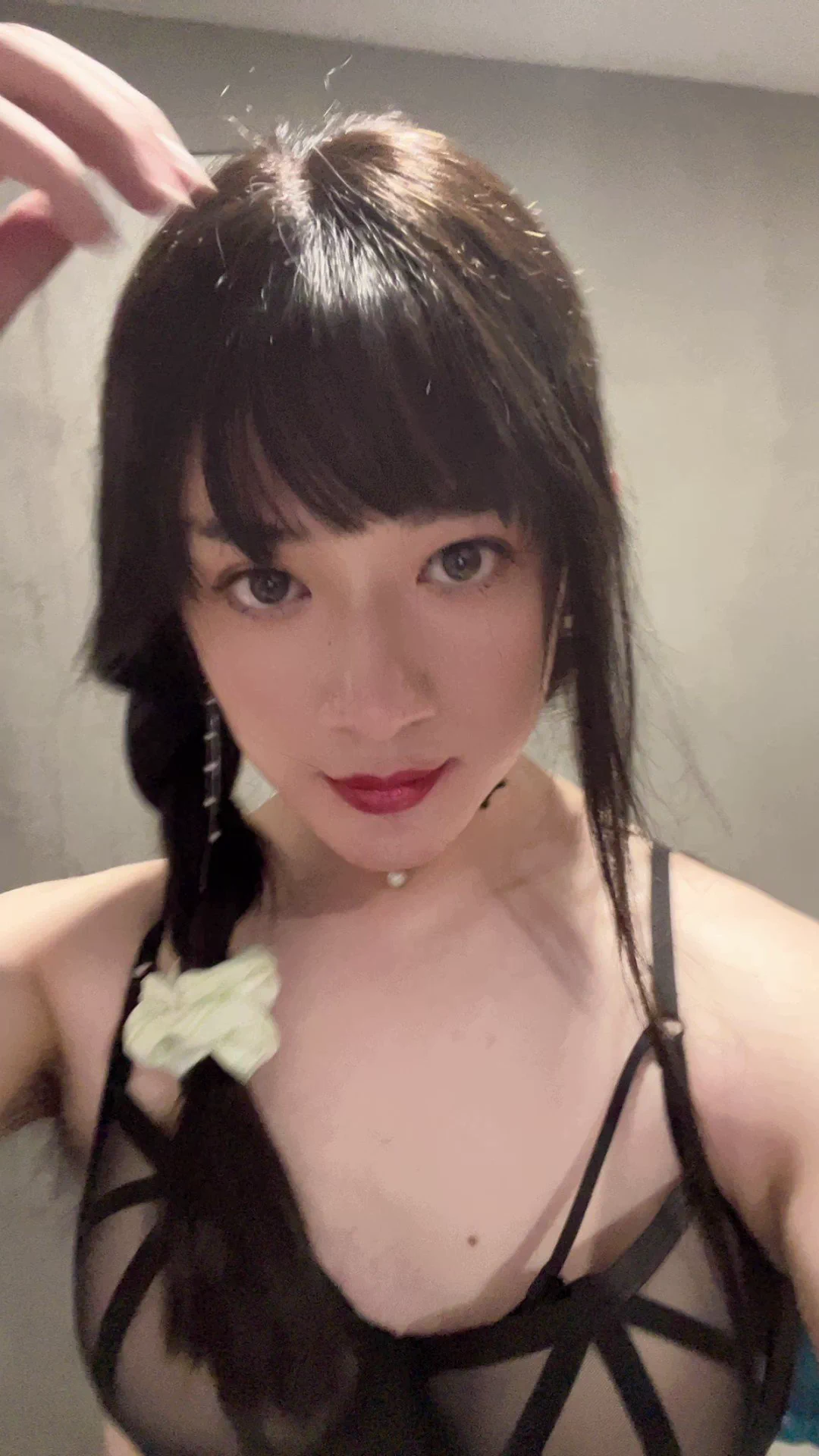 其实挺喜欢这个发型的，感觉有种纯欲的感觉，女装嘛，就是变成自己最喜欢女生的样子，不是吗 https://t.co/uaYKkQRT1Y