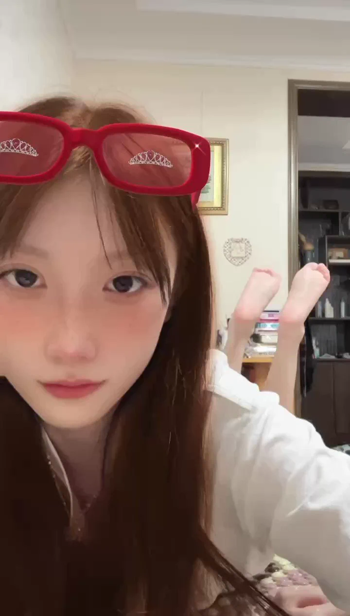 可怜的媚脚傻逼，在家是父母的掌心肉，在我这只配当成一个赚钱工具，为女神卖命到死呢 #atm奴 #贡奴 #绿帽 #上贡 #压榨 #女性崇拜 #女s #榨金 #胁迫 #胁迫奴 #账单奴 #报销奴 #提款机 #吸金 #恋足 #findom @PrinceVicFeet https://t.co/XotRM6Q7NC