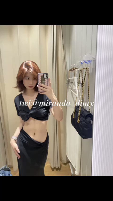 路过橱窗，一眼就被这套毒妇suit吸引了。今天好好挑一个人杀掉。 https://t.co/XGOhmTs4QZ