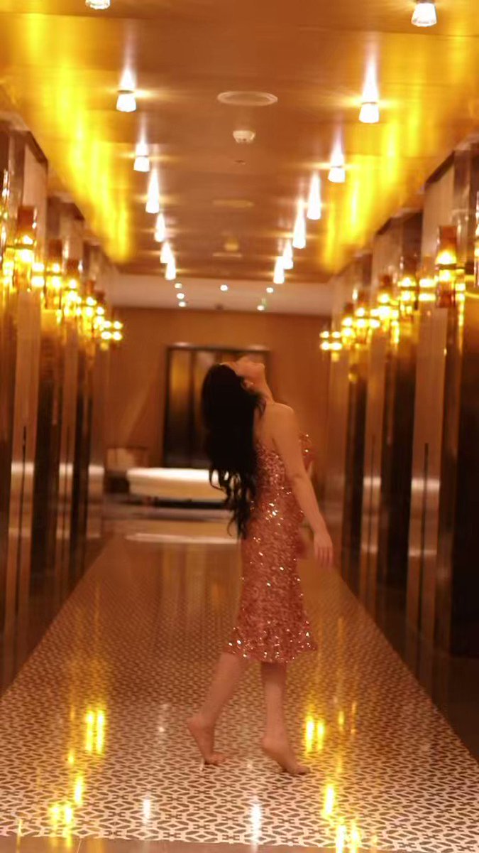 一个人的情人节
-
摄影/@misscc520 
出镜/@Anya4Ueyezonly https://t.co/0JFoEzk84J