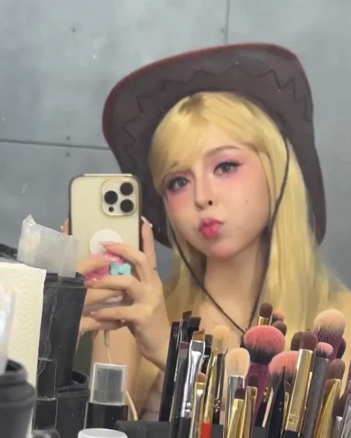 I'm a Barbie girl, in the Barbie world💕香香版本的芭比 給幾分💯👙 @shinyisgood_ MUA @demi3194 https://t.co/zZl0uxv6ad