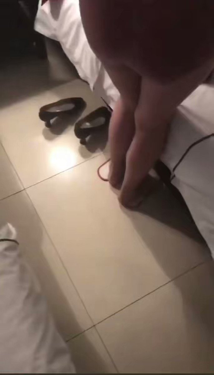 空姐拍同事，还不忘拍自己的丝jio，你是懂别人的🤤 https://t.co/VTCMVsHc9N