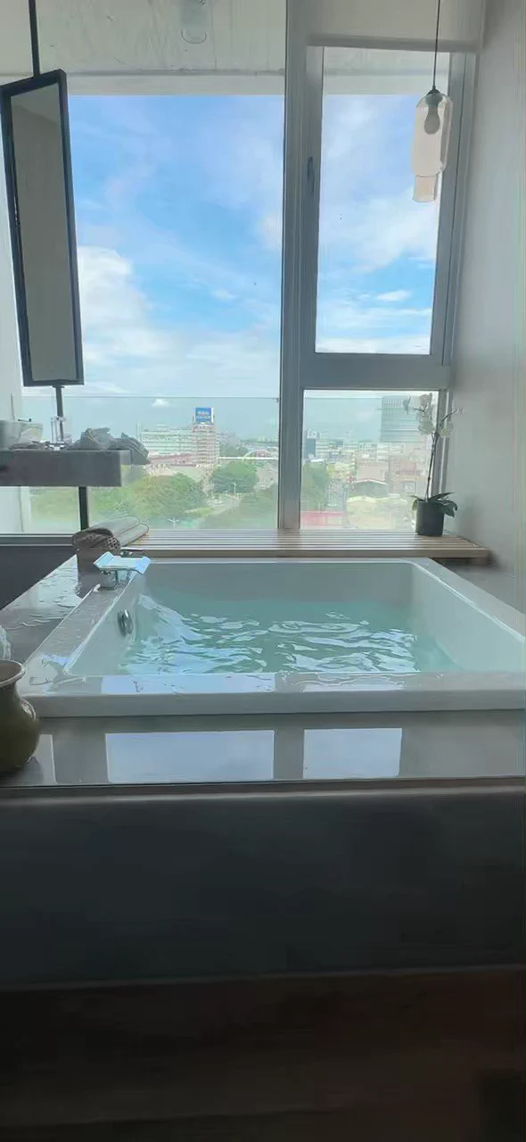 在泡一下就要連假第二天的行程了昨天去漂亮的按摩養身館了，可惜還是沒有遇到年輕或帥的男師這飯店真的還不錯，我喜歡，只可惜房間小了點🥰@LOVE02578 無碼帳號 https://t.co/hnx4wtY8mv