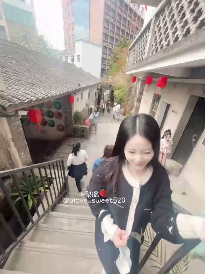 天气好热呀～咪咪出来凉快一下吧
#人前露出 #骚逼 #贱货 #反差 #露出 #母畜 #女神 #巨乳 https://t.co/eXFzHonbpN