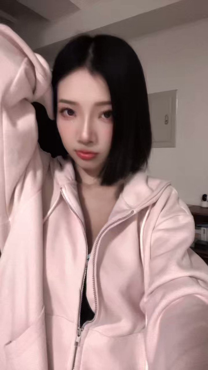 有帥弟弟要來阿姨懷裡嗎🤤 https://t.co/lp6LJCwHoA